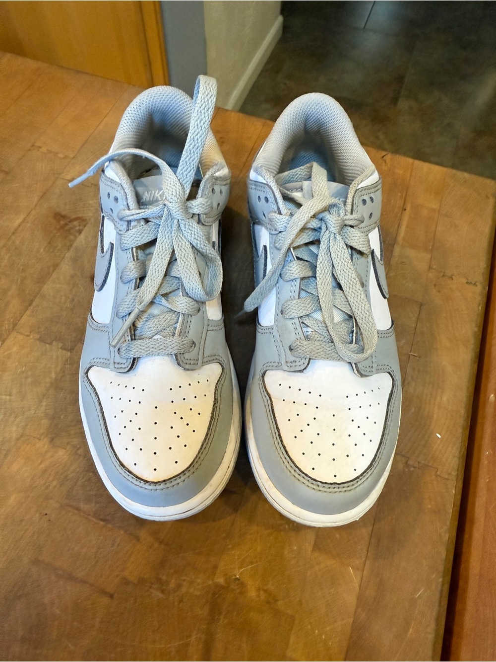 Nike Kids' Sz 2.5 Dunk Low-Top Sneakers in White and Light Gray Tennis Shoes
